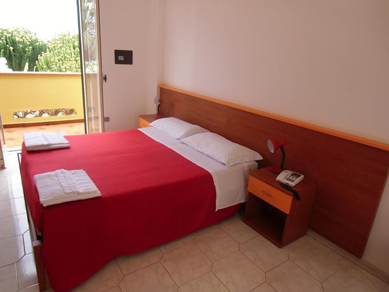 Villaggio Hotel Club Calanovellamare Piraino Oda fotoğraf